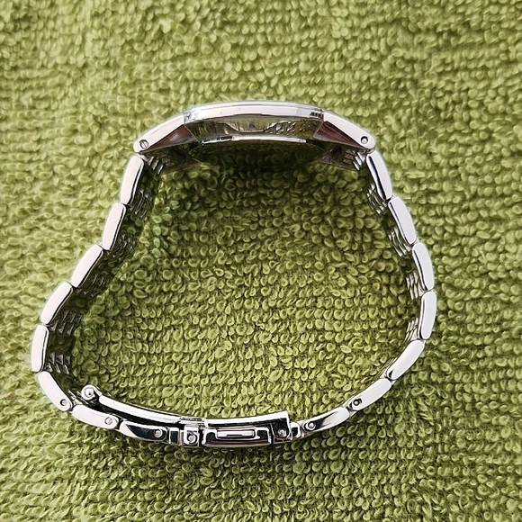 Bulova Ladies Vintage C835131 Watch - Diamond Markers and MOP Face - Picture 4 of 11